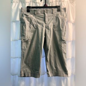 Light gray capri pants